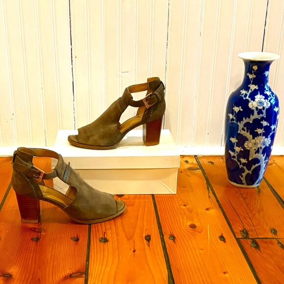 Jack Rogers Gray Taupe Suede Peep Toe Open Booties, size 7 - Picture 1 of 9